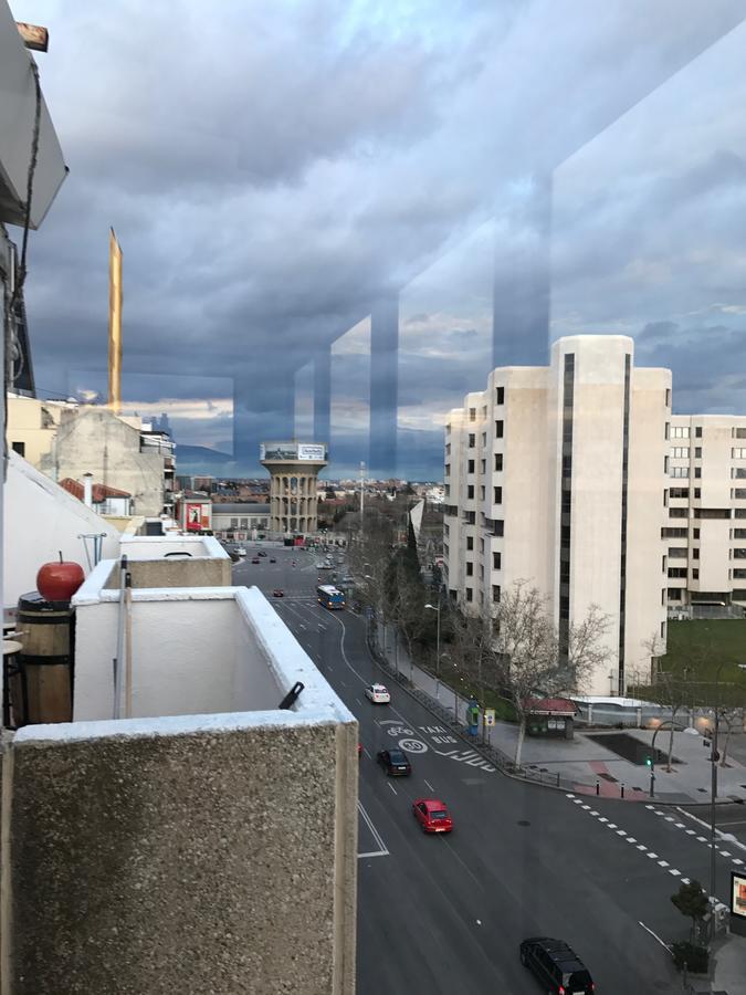 Atico Puerta De Europa Lägenhet Madrid Exteriör bild